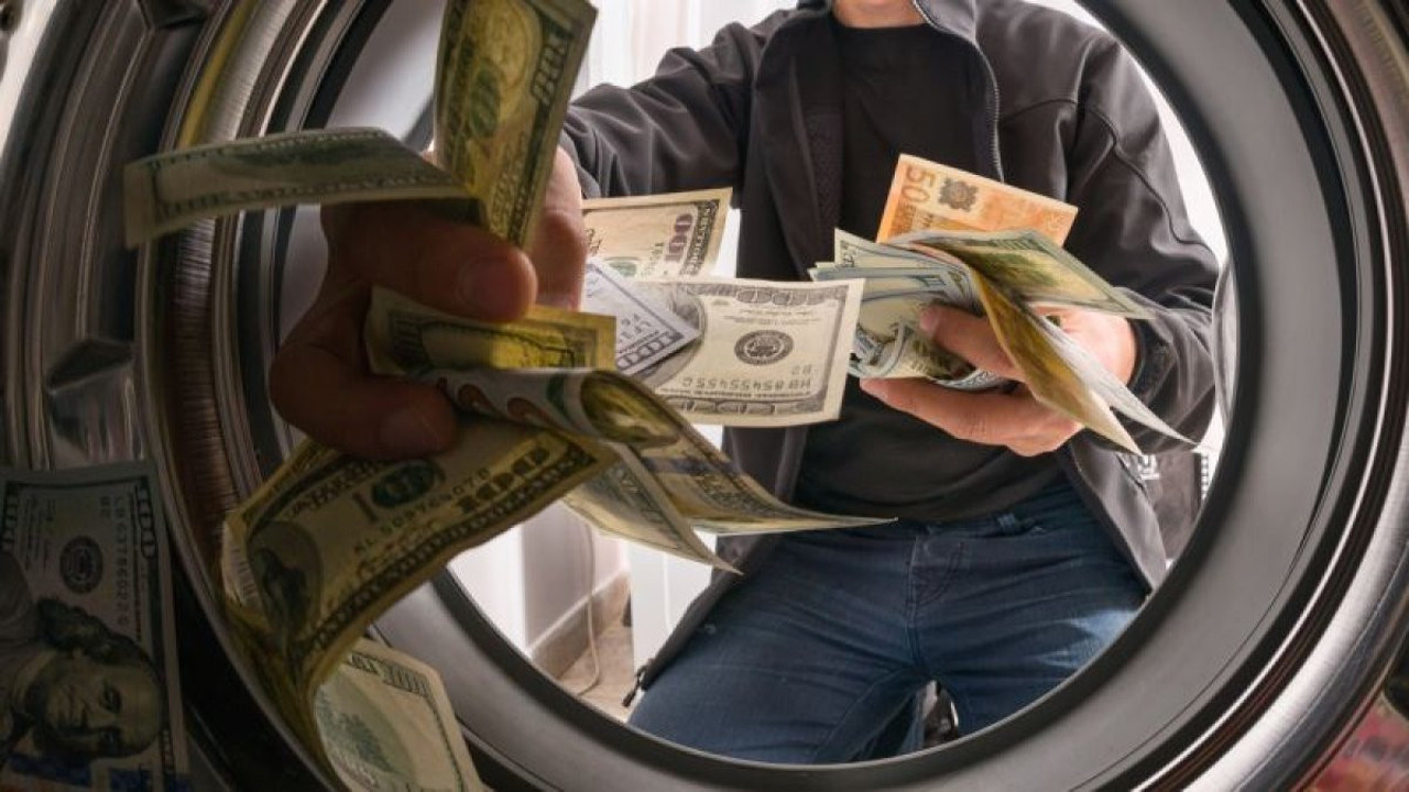 Kara para aklama suçu spor medyasına da sıçradı. Transfer haberlerinden yüz binlerce lira kazanıyorlar