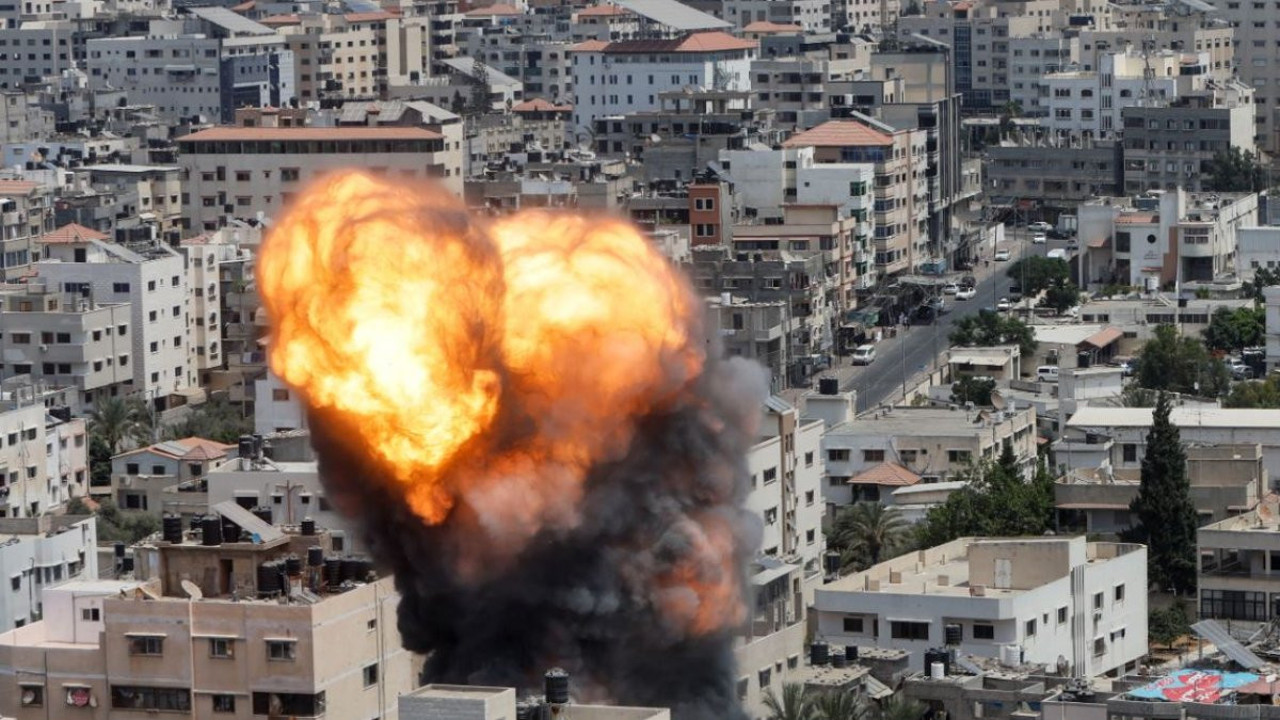 İsrail, Han Yunus'ta bir evi vurdu: 6 ölü