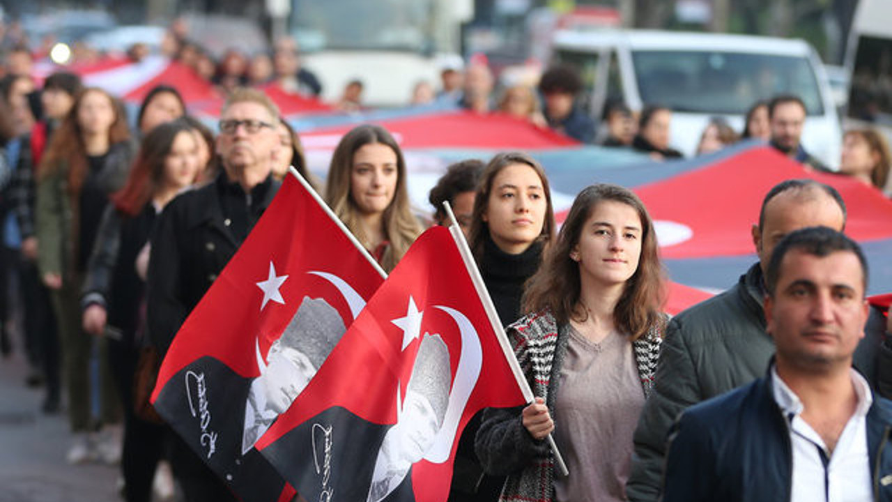 Tüm yurtta büyük kurtarıcı için sirenler çaldı
