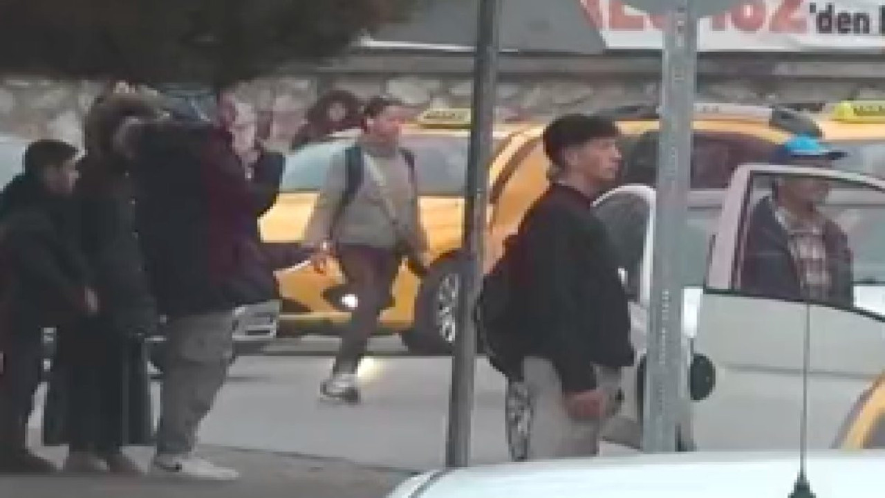 Saat 9'u 5 geçe herkes saygı duruşundayken bu durum bir kadının umrunda olmadı