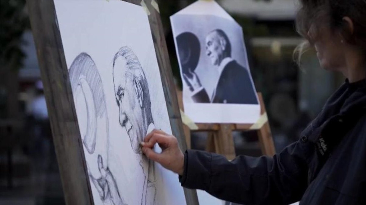 Zagreb'te ünlü ressamlar Atatürk portreleri çizdi