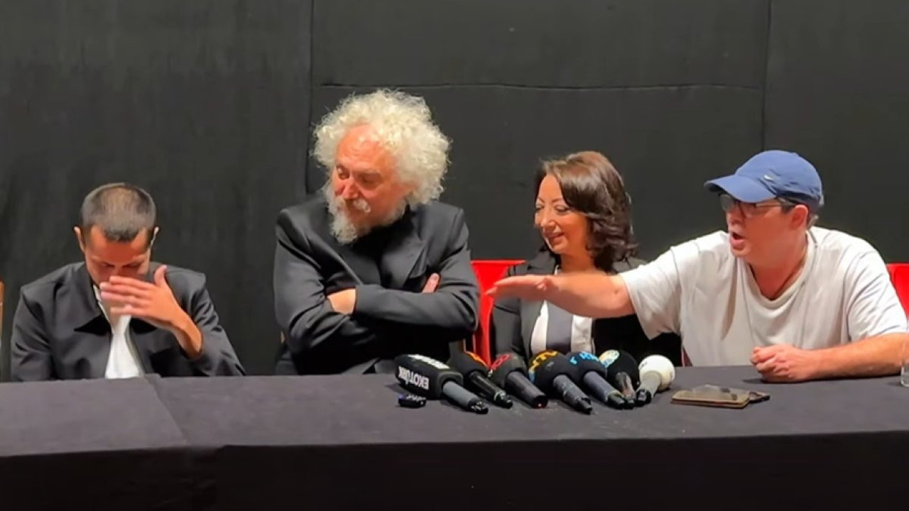 Fikret Kuşkan İsmail Hacıoğlu’nu utandırdı. Cem Karaca filminde baba oğlu oynuyorlar