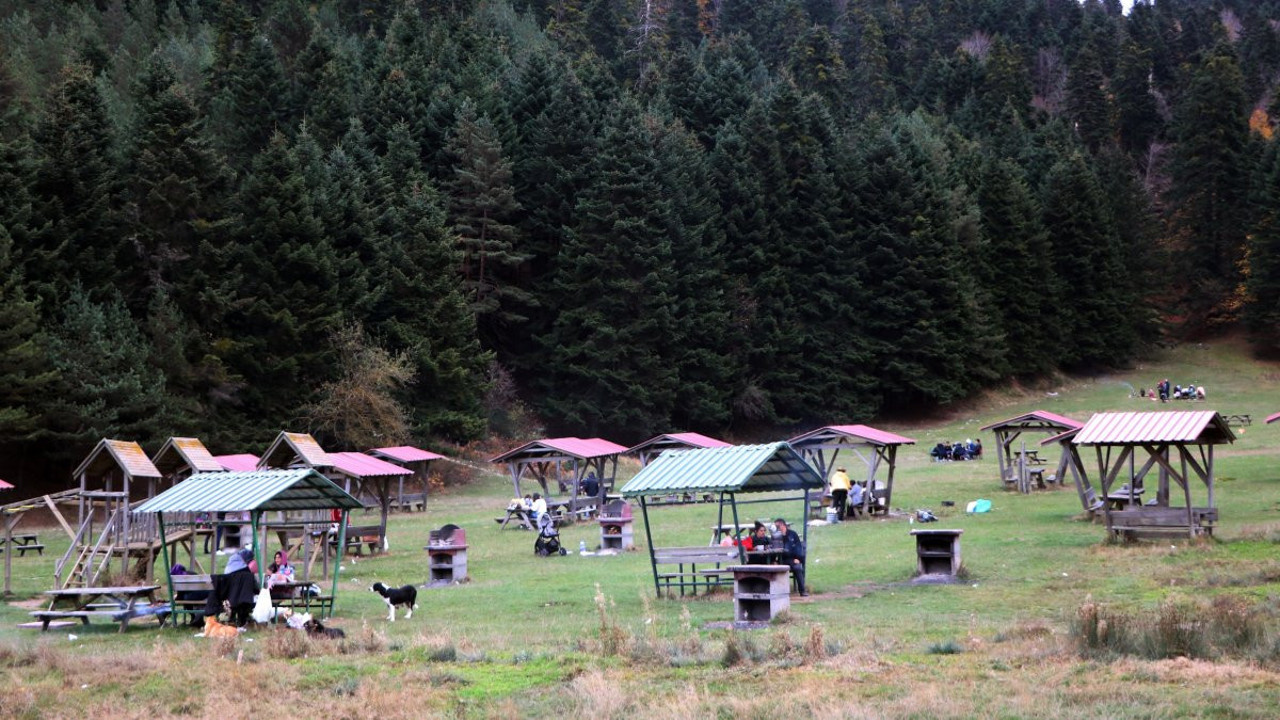 Tatilciler ara tatilde Abant’a akın etti: Milli Parkta eşsiz manzara