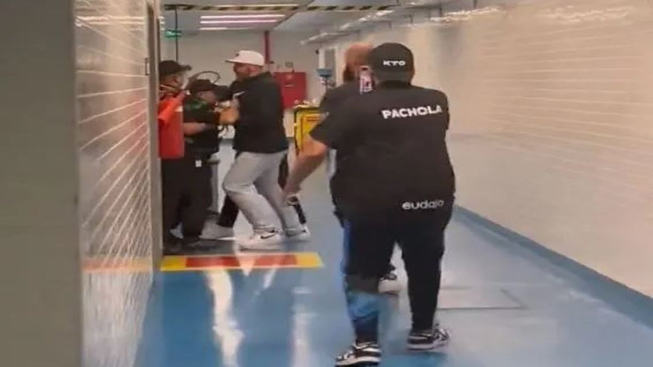 Sportif direktör VAR odasını bastı. Oturduğu yerden hışımla fırladı