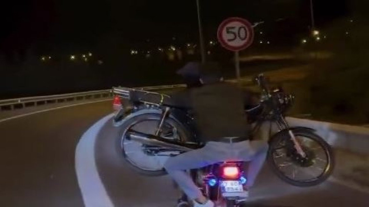 Motosiklet üzerinde motosiklet taşıdılar