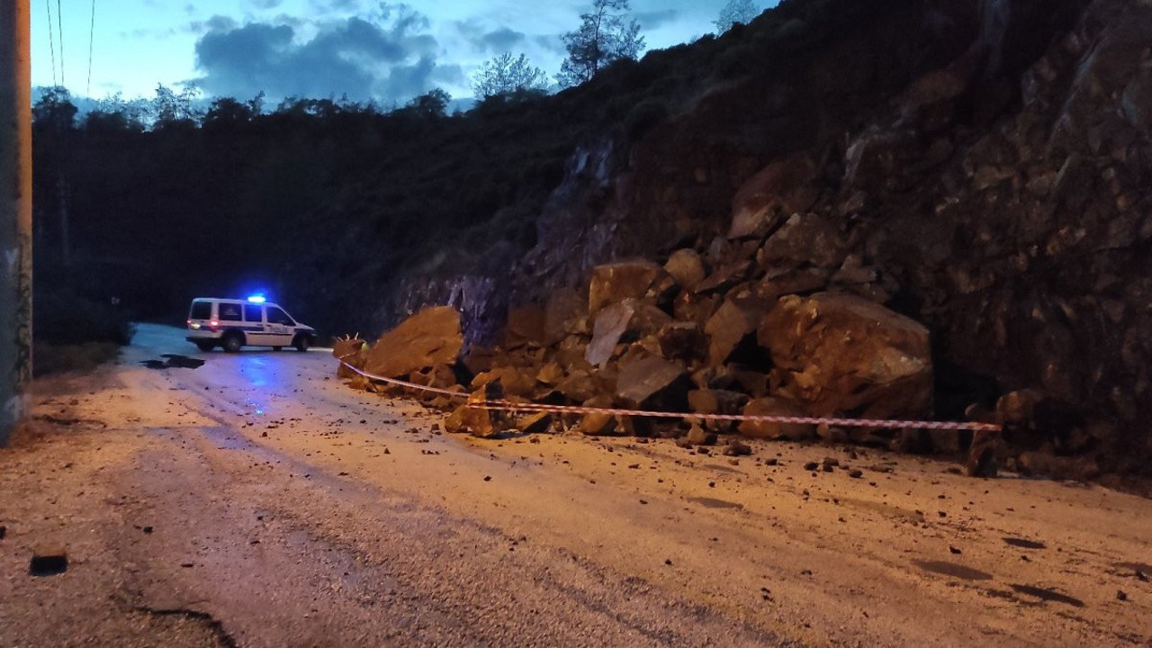 Fethiye’de şiddetli yağış toprak kaymasına neden oldu