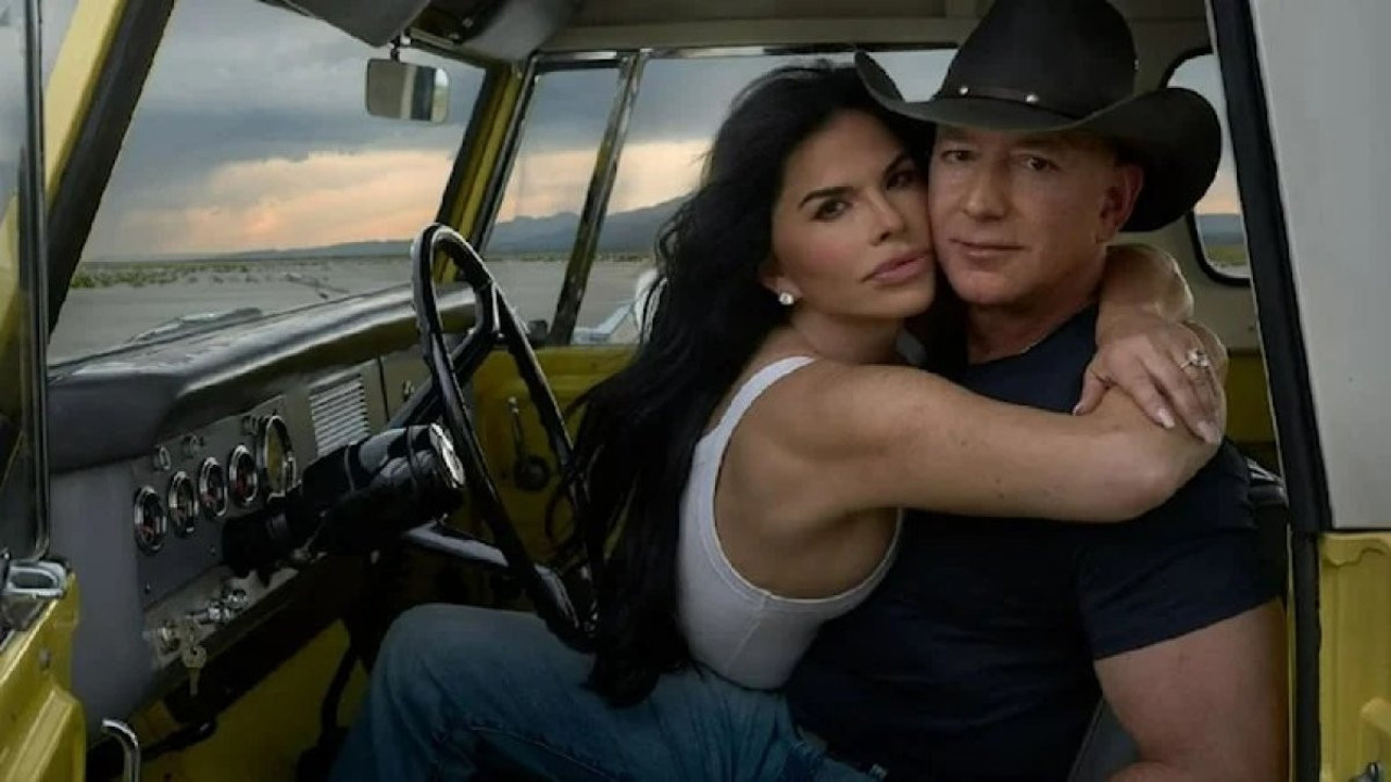 Dünyanın en zengin adamının nişanlısı ile pozları olay oldu