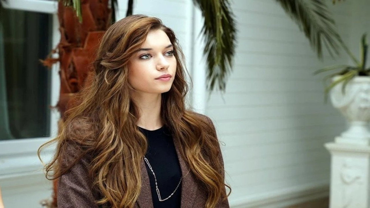 Afra Saraçoğlu’nun kira fiyatı dudak uçuklattı. Yalı Çapkını'nın yıldızı yeni evine taşındı