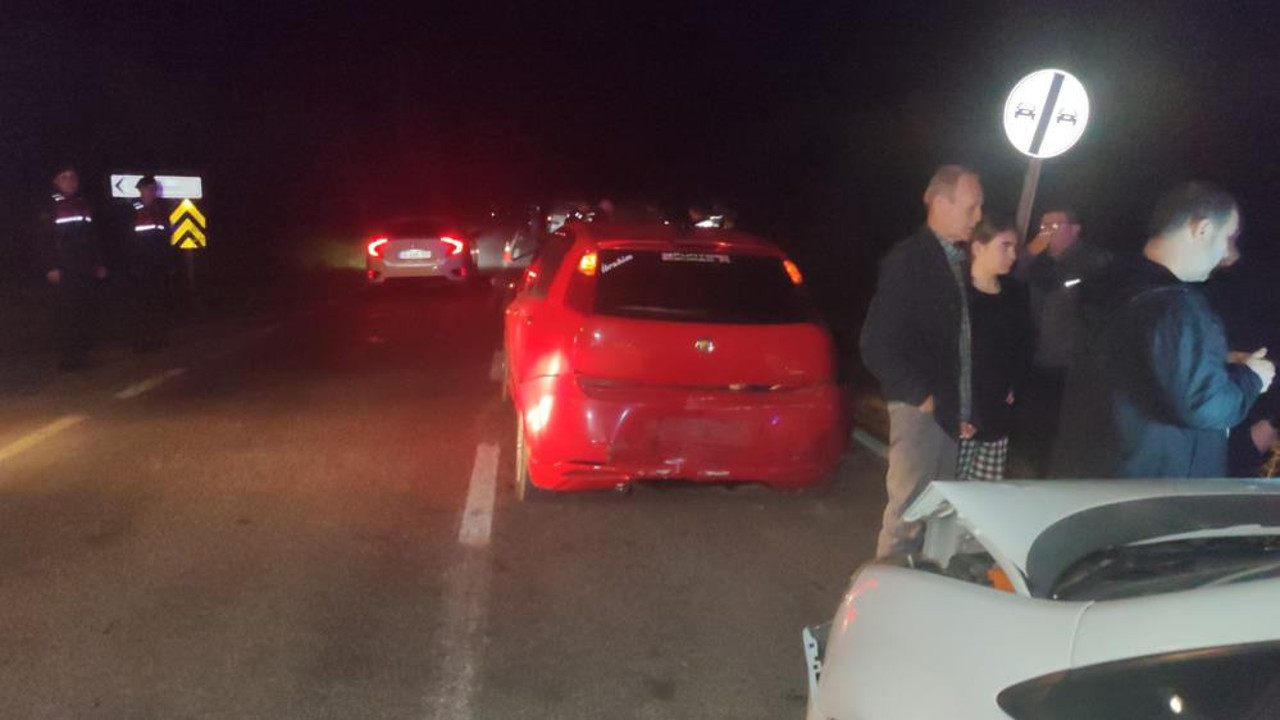 3 aracın karıştı zincirleme kazada 3 kişi yaralandı