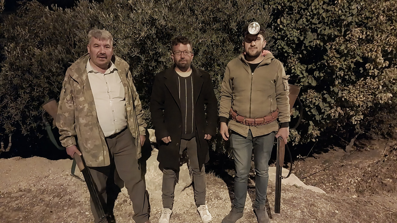 Üreticiler zeytin hırsızlarına karşı bahçelerde nöbet tutuyor