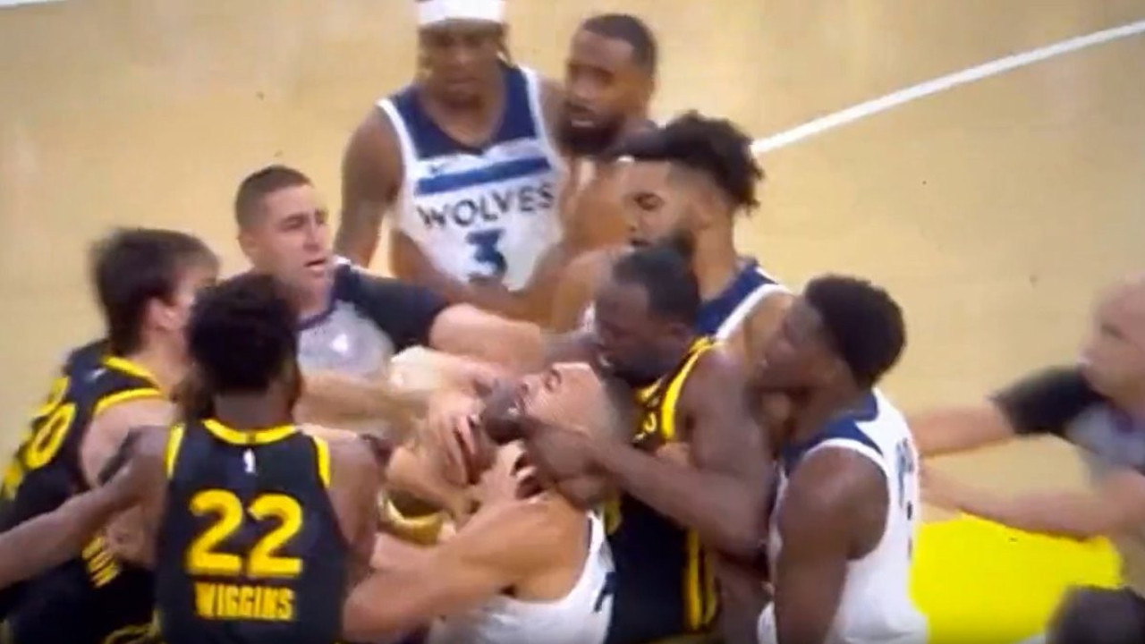 Maçta boğaz sıkıp savurmanın cezası belli oldu