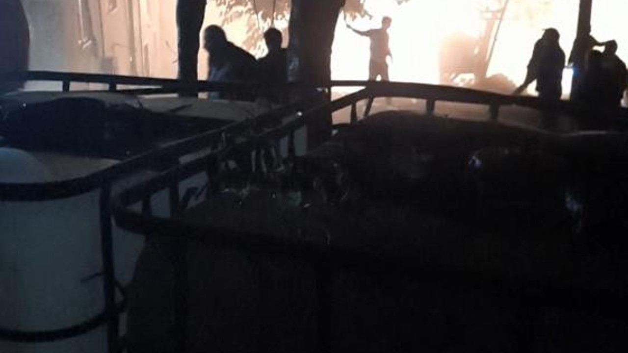 Köydeki ahşap evde yangın çıktı. Kullanılamaz hale geldi