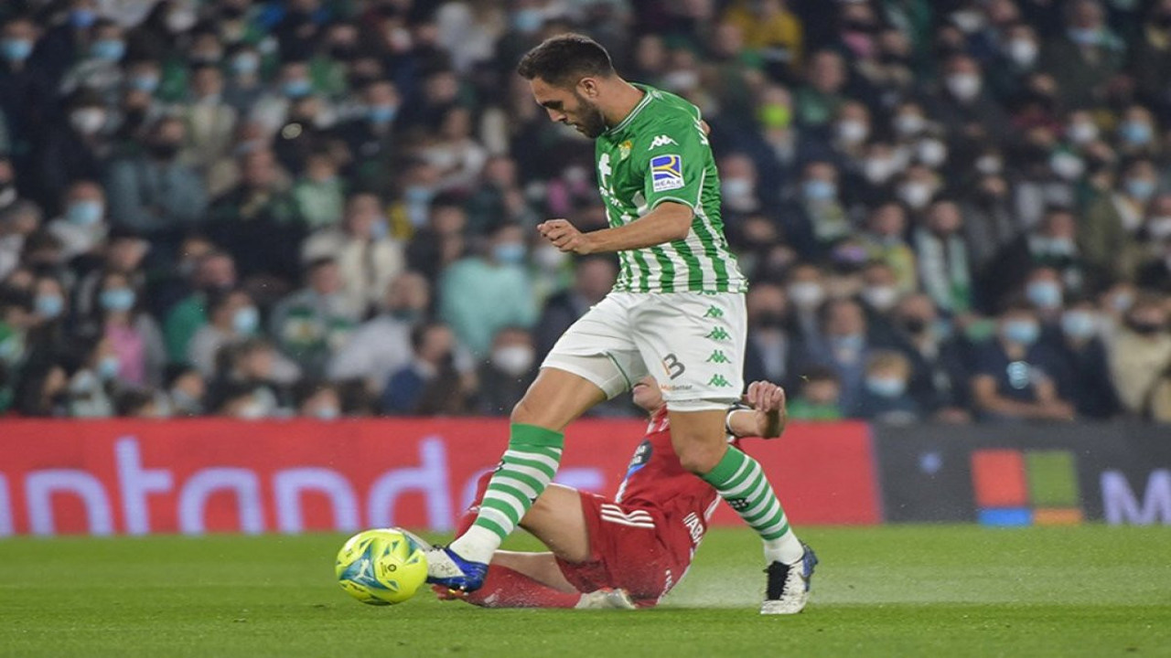 300 bin Euro'luk futbolcuya 8 milyon Euro ödendi. Beşiktaş'taki skandal canlı yayında ortaya çıktı