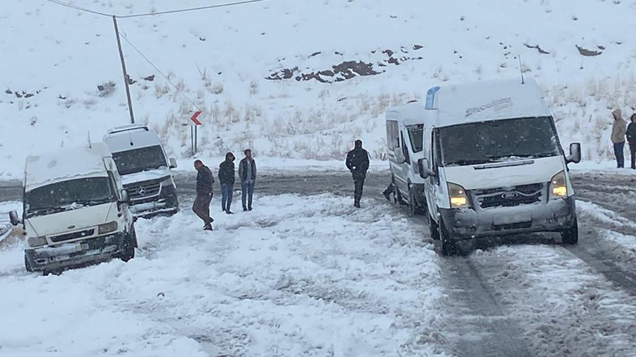 Van, Bitlis ve Muş'un yüksek kesimleri beyaza büründü. Sürücüler zor anlar yaşadı