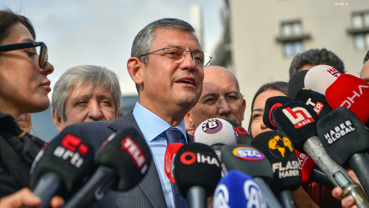 Özgür Özel'den Bakan Işıkhan'a yoksulluk tepkisi: Mercedes'ten inip pazarı gezmeye davet ediyorum