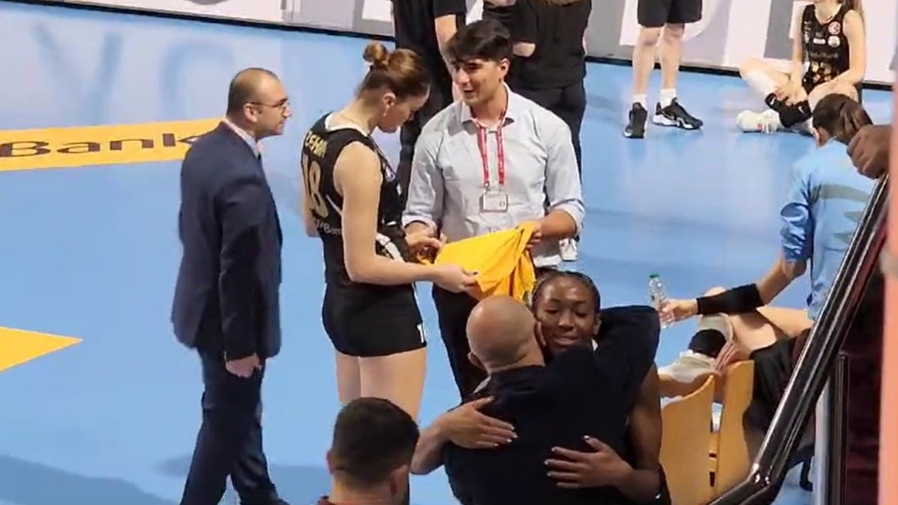 Zehra Güneş'e hücum. Yine yaktı geçti. Herkes ona koştu