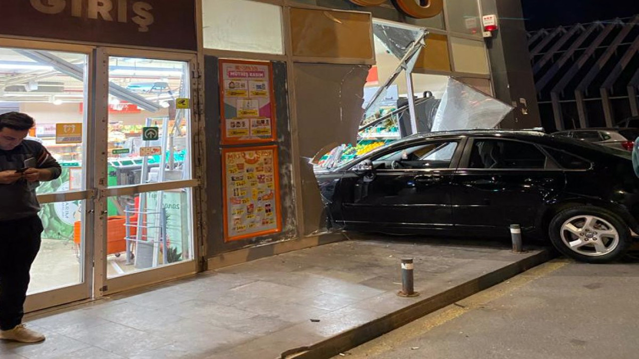 Avcılar'da otomobil markete daldı