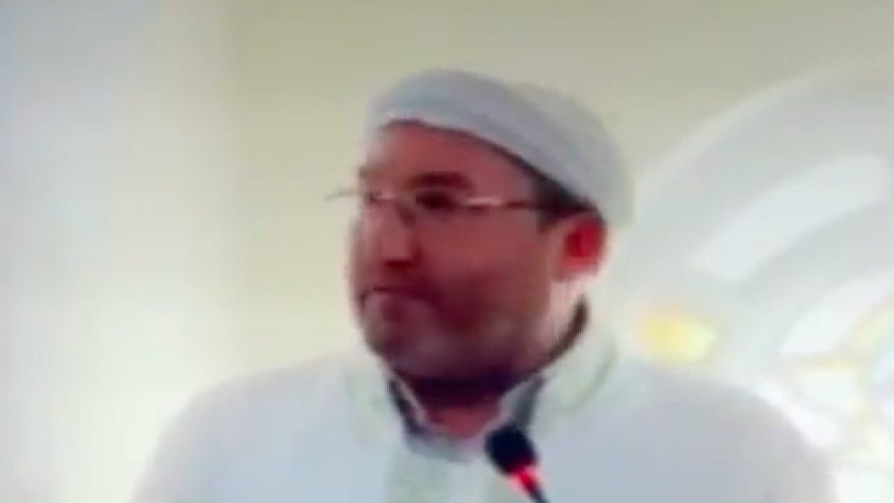 Mehmet Emin Kutluay isimli hoca İsrail'i protesto edenlere seslendi: "Mercedes’e binen siyasiler, şeyhler, hocalar samimi misiniz?"