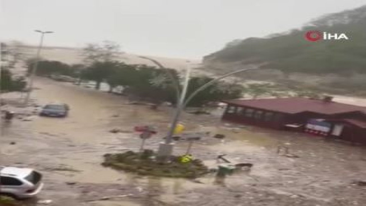 Şile’de dere taştı, yollar su altında kaldı