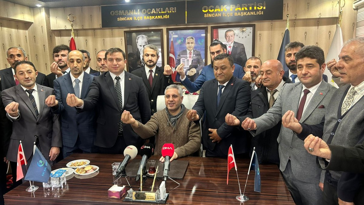 Ocak Partisi’nin el işareti gündem oldu. ‘Kutsal işaretimiz’ diyerek duyurdular