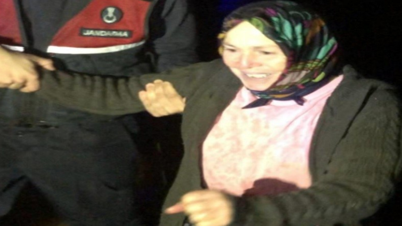 Kar hayatı felç etti. Mahsur kalanlar 7 saat sonra kurtarıldı