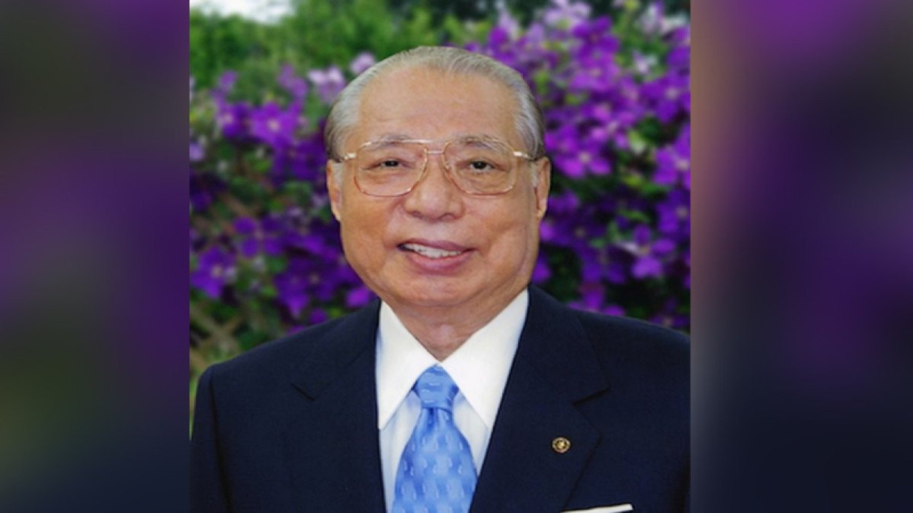 Japon siyaseti yasta. İktidar ortağının kurucusu vefat etti