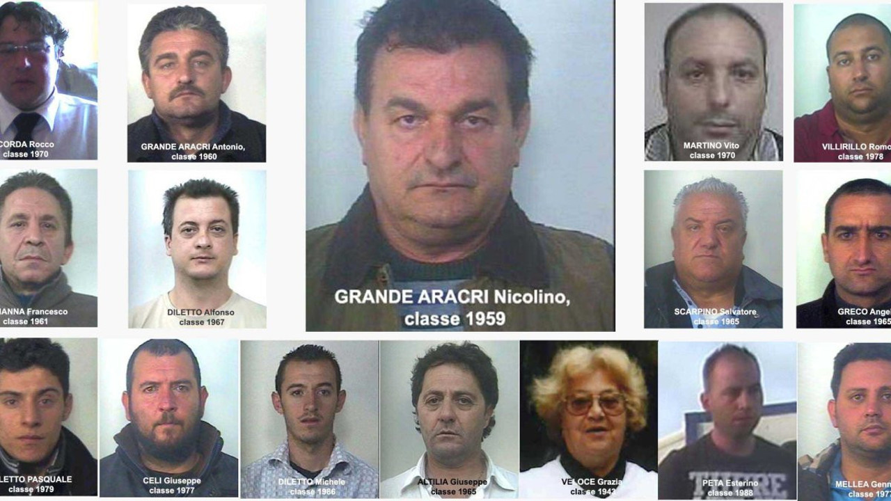 İtalya'nın en tehlikeli mafyasına yönelik dava sonuçlandı. 2 bin 100 yıldan fazla ceza