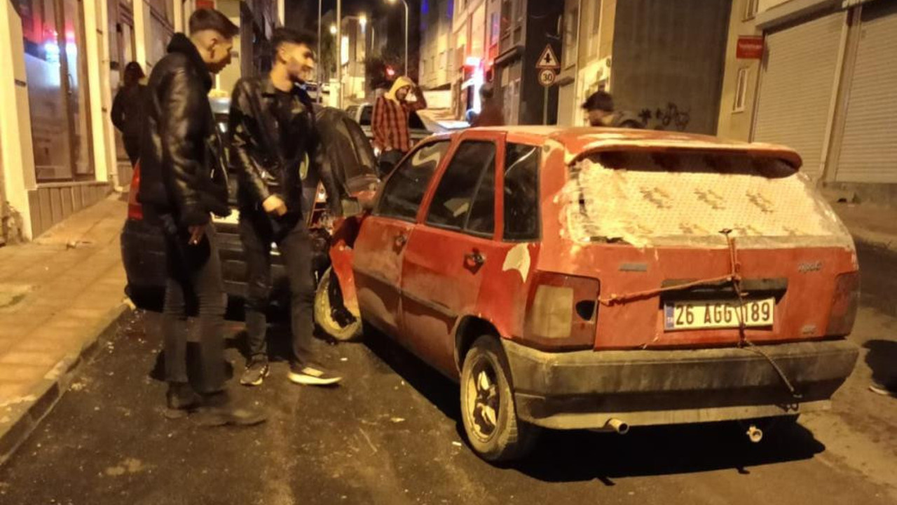 Alkollü sürücü kaza yaptı. Aracını bırakıp kaçtı