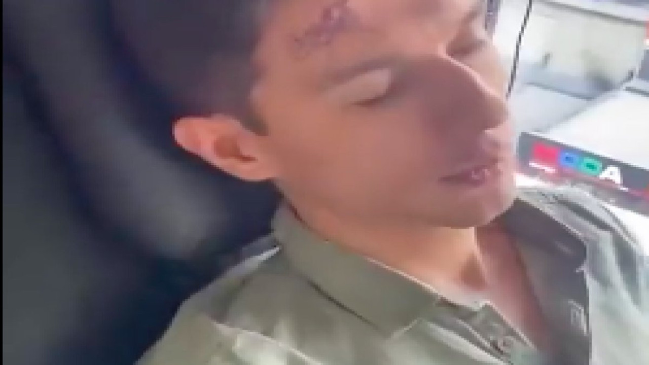 Boykot için alnına Coca Cola dövmesi yaptırdı