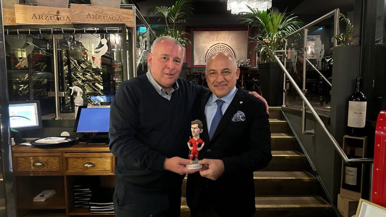 Büyükekşi Cardiff'te Williams'la restoranda buluştu