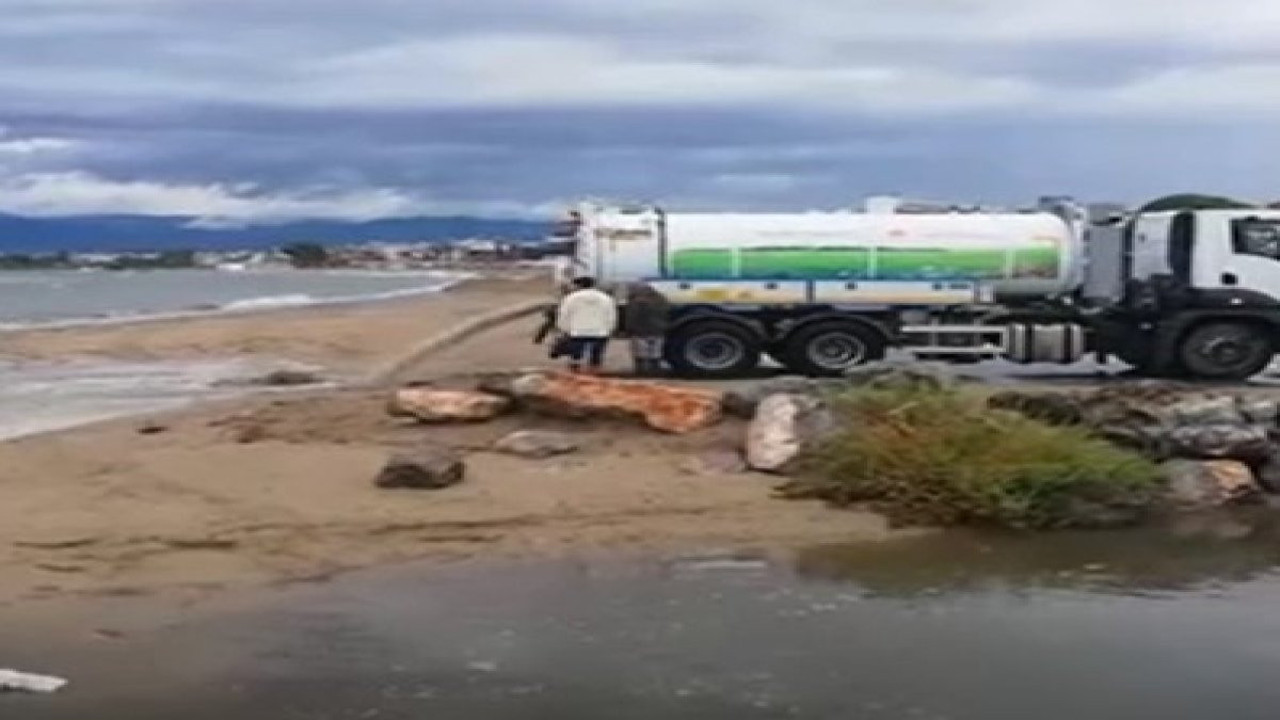 Balıkesir’de denize atık boşaltan belediye vidanjörü kameraya yakalandı