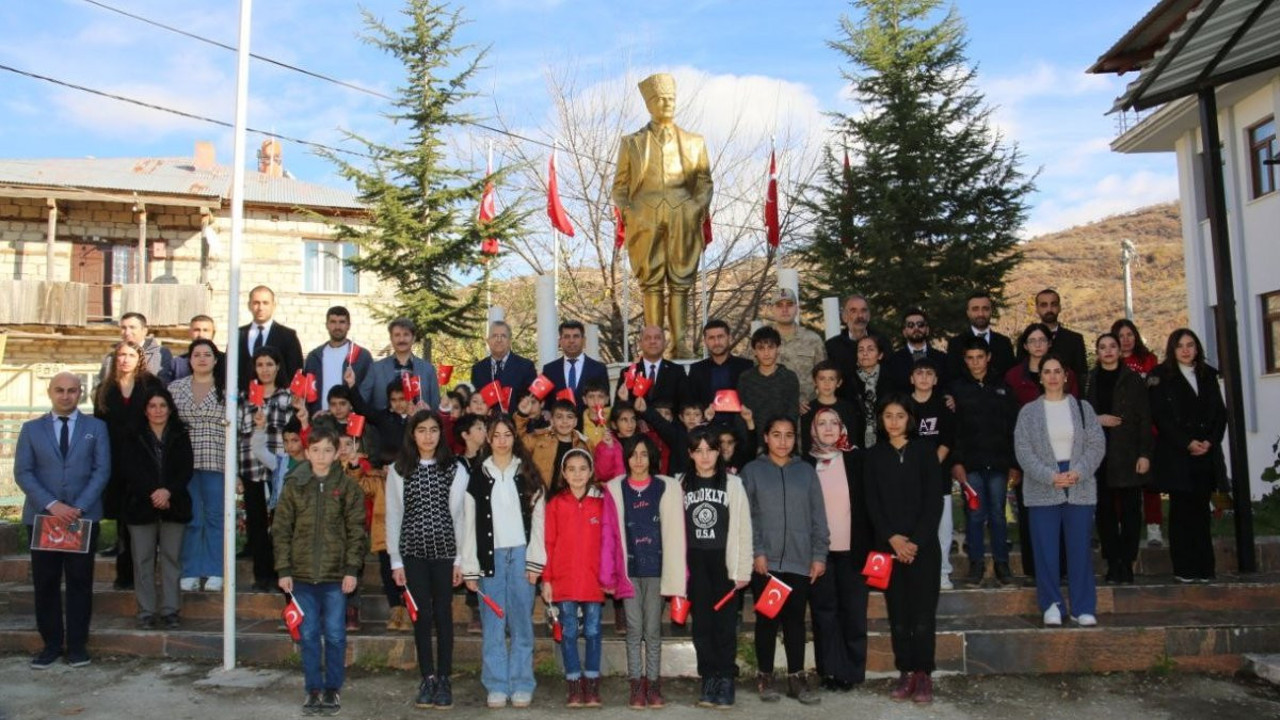 Türkiye sizi asla unutmayacak! Okul lojmanında şehit edilen 6 öğretmen anıldı