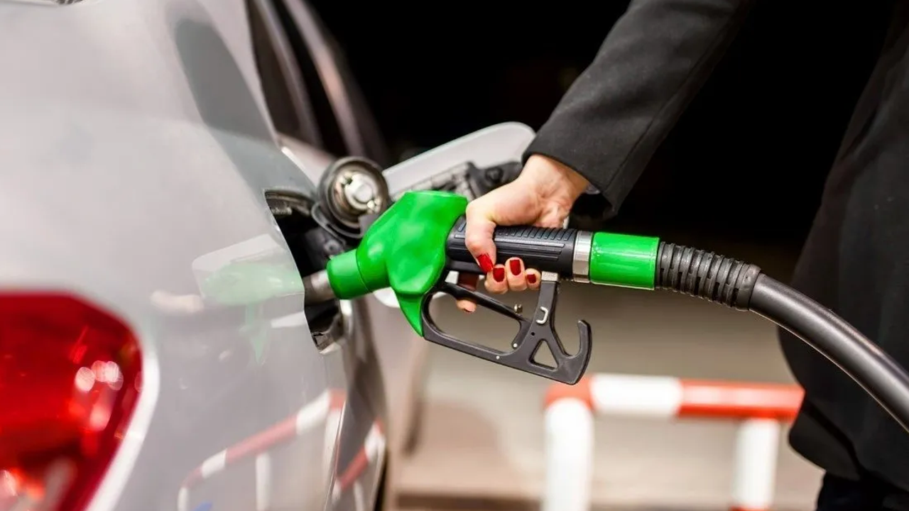 Benzin ve motorine araç sattıracak zam yolda. Alman Bankası Türkiye'de olacakları açıkladı