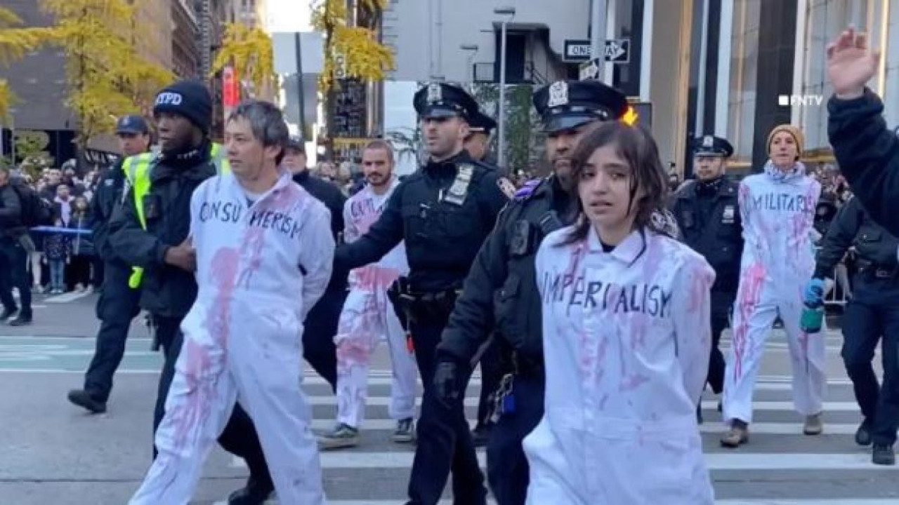 Filistin’e destek için kendilerini yola yapıştırdılar