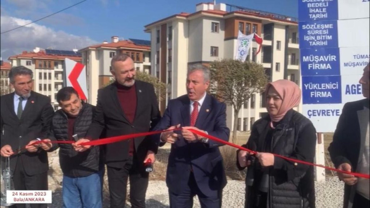 Gelecek Partili Selçuk Özdağ'dan Hayali konutlara kurdeleli gerçek açılış