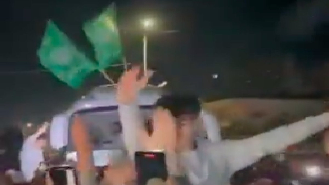 İsrail'de cezaeviden çıkan Filistinli çocuklar coşkuyla karşılandı