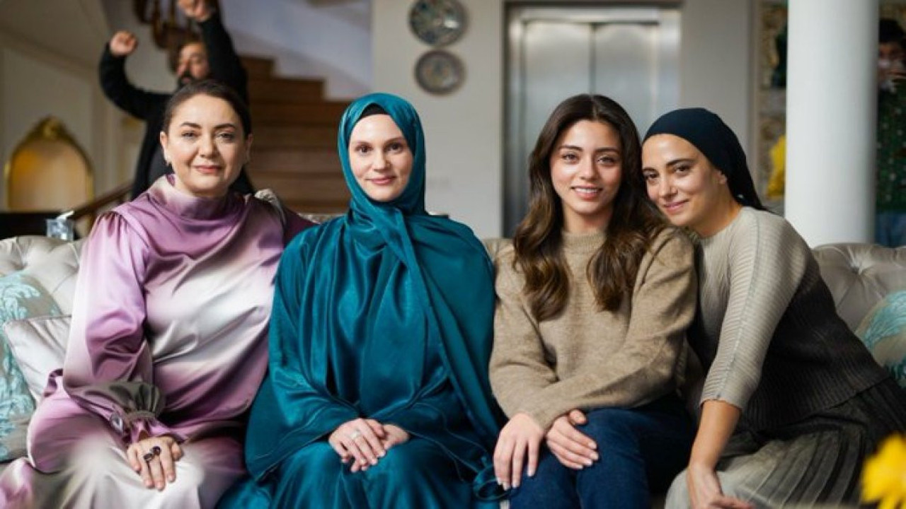 Kızılcık Şerbeti'ne sürpriz transfer Farah Zeynep Abdullah'ın başörtülü hali olay oldu