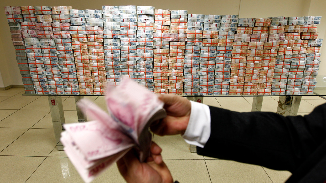 Parası olanlar dikkat bankalar yarışa girdi. 100 bin liranın getirisi uçtu