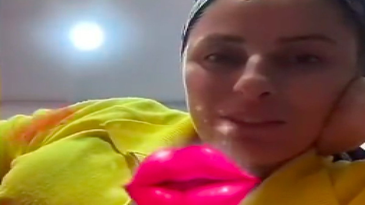 Dekolteli yayın yaparak binlerce lira toplayan kadın evli ve çocuklu olduğunu söyledi: "Akıl vermeyin, para verin"