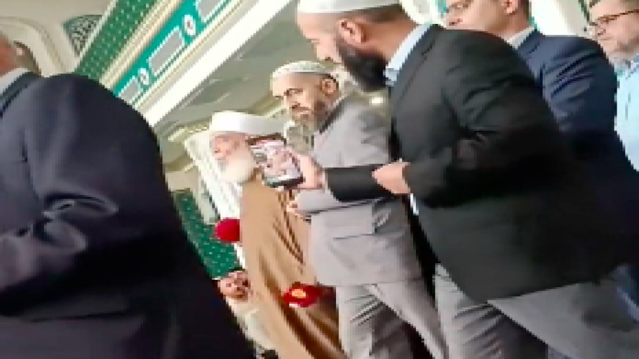 Menzil Şeyhinin müritlerinden biri şeyhi kendinden geçti: "Götür beni..."