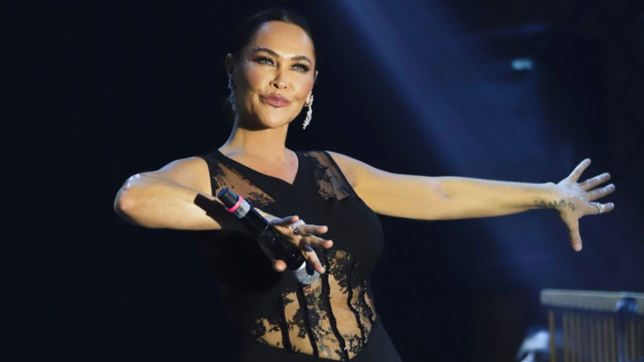 Hülya Avşar'dan üzücü haber geldi. Sahne programları ertelendi