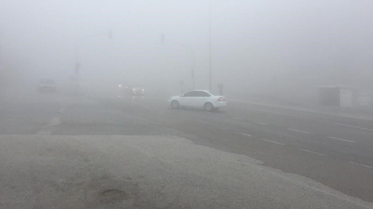 Hatay’da sis. Görüş mesafesi 70 metreye kadar düştü