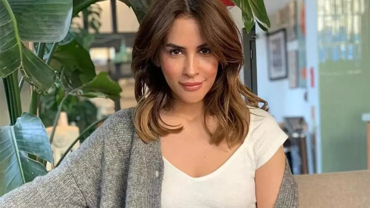 Aynur Aydın son zamanların gündemini iki satırla özetledi. Sözleri olay oldu