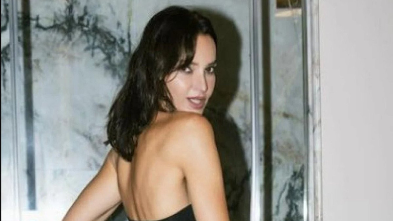 Hande Ataizi Hande Erçel'in doğum günündeki tarzı ile olay oldu. Silikonlu detay dikkatli gözden kaçmadı