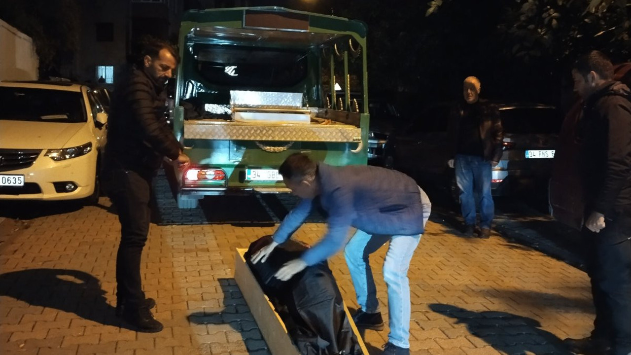 El frenini çekmeyi unuttuğu aracının altında kalarak can verdi