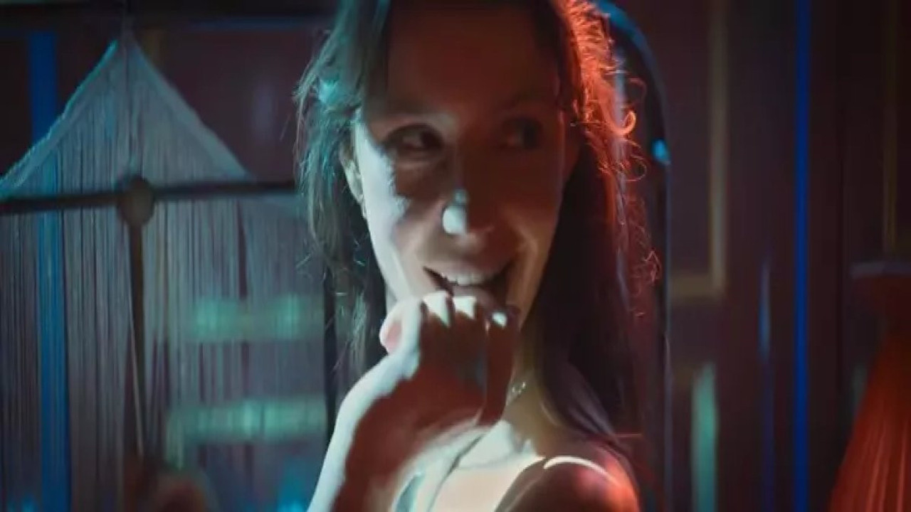 Beren Saat'in o sahnesi sosyal medyada olay oldu. 'İstanbul İçin Son Çağrı' filmine damga vurdu