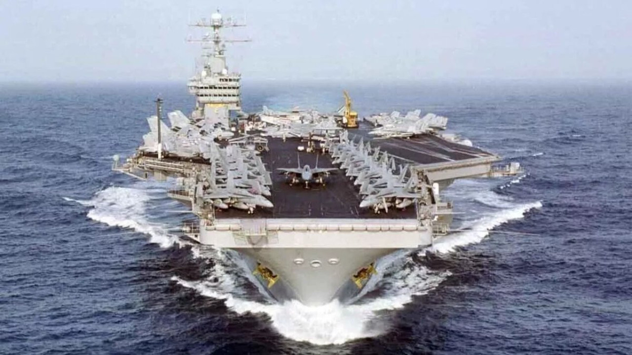 Basra Körfezi'nde sular ısınıyor. ABD uçak gemisi Eisenhower Hürmüz Boğazı'ndan geçti