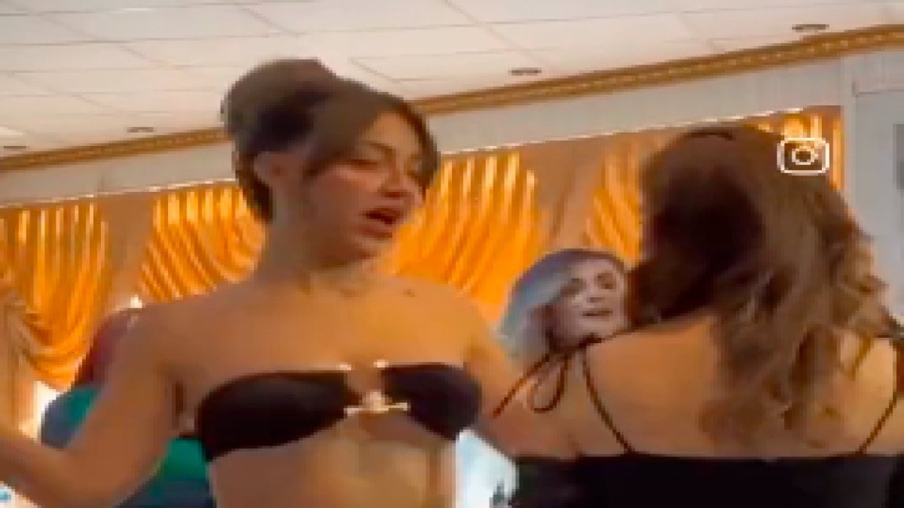 Mika'nın annesiyle karşılık göbek attığı anlar viral oldu