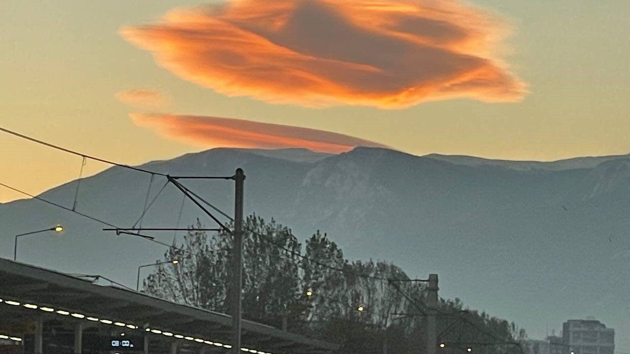 Uludağ semalarındaki mercek bulutu büyüledi