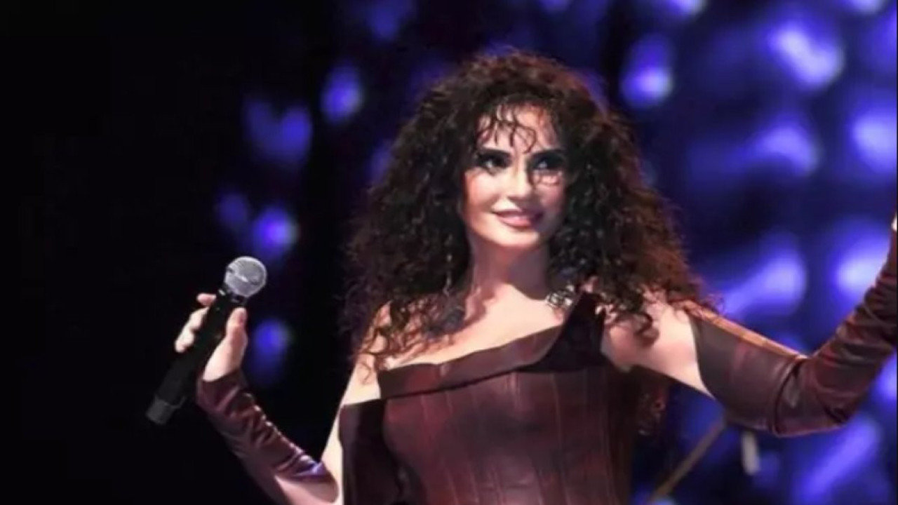 Ayşegül Aldinç'in yataktan paylaşımı olay oldu